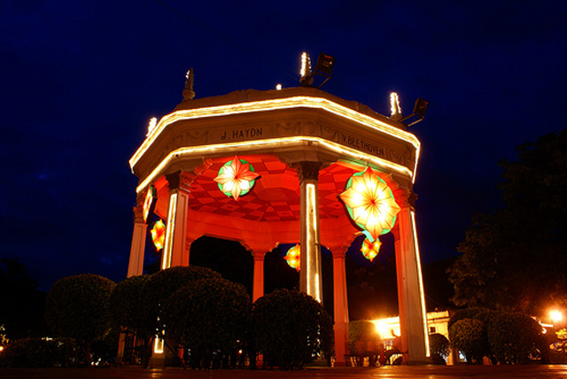 巴科羅市民廣場 (Bacolod Public Plaza) 建於1927年