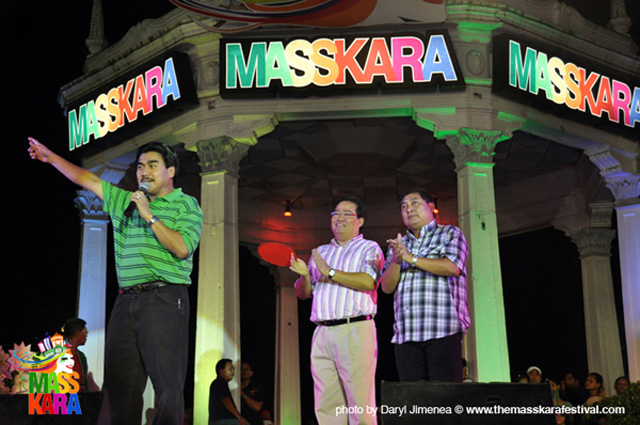 巴科羅市民廣場 (Bacolod Public Plaza)同時也是巴科羅年度最大慶典「面具嘉年華 (Masskara Festival)」的主要活動場地