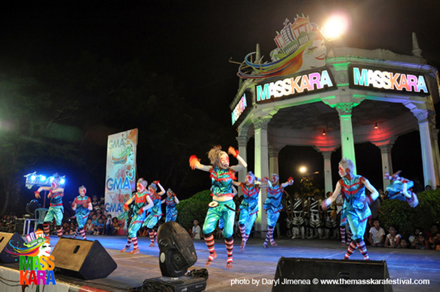 巴科羅市民廣場 (Bacolod Public Plaza)同時也是Masskara Festival 嘉年華活動中「街舞大賽」的決賽場地