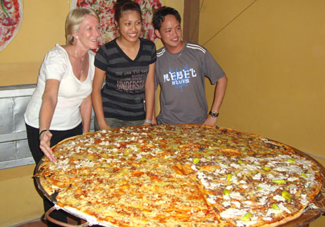 全世界最大的披薩就在巴科羅Mamma Maria's Pizzeria （媽媽瑪麗亞披薩）