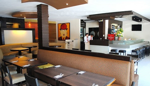 Mu Shu 亞洲餐廳室內的用餐空間明亮、寬敞！