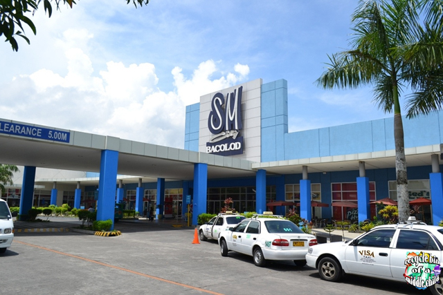 SM購物中心 (SM Mall)，距離JELS學校僅10分鐘