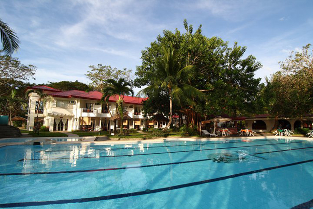 Palmas Del Mar Resort 度假村露天游泳池，距離JELS學校僅10分鐘