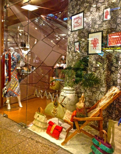 Greenbelt 的 Aranaz 購買在地設計的時尚蕉麻包